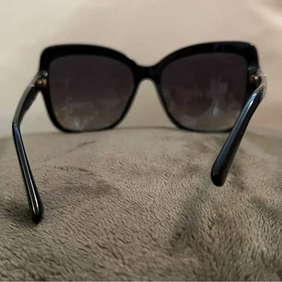 Dolce & Gabbana polarized black sunglasses style 4244 display picture 2